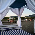 Beachfront, Tirana Willa Velipojë