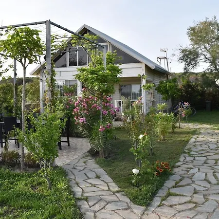 Beachfront, Tirana * Velipojë