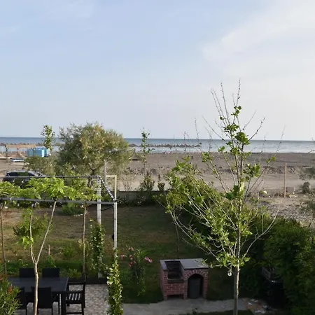 Beachfront, Tirana Villa Velipojë